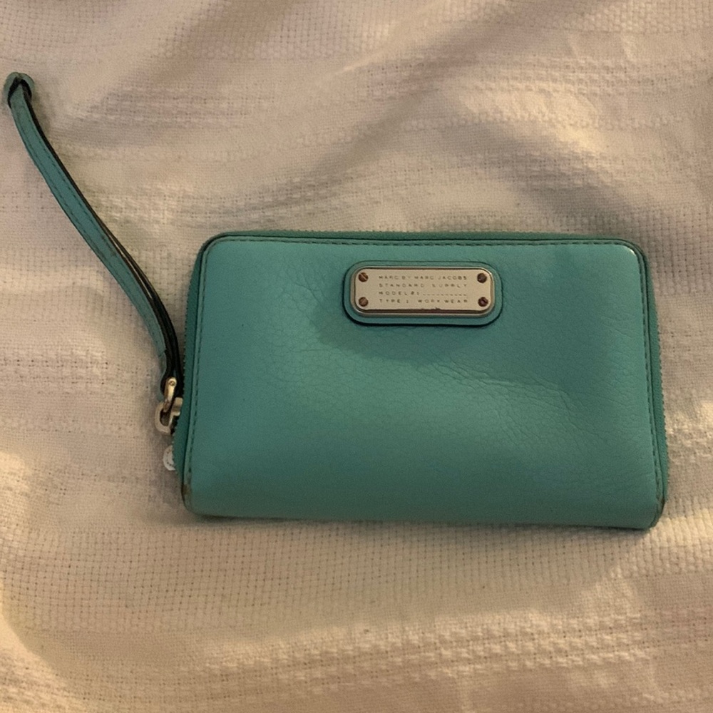 NEW Marc Jacobs zip around wallet with wrist strap